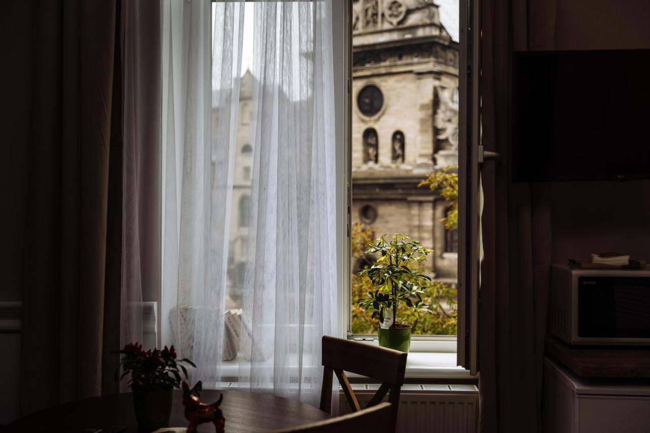 Grand View Apartment Lviv Bagian luar foto